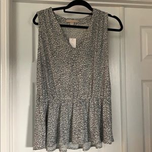 Black and white sleeveless shirt from BR